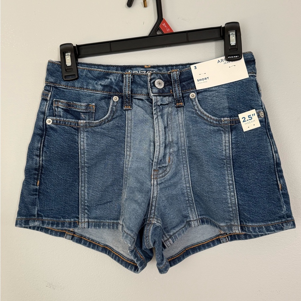 Arizona Jean Company Juniors Blue Jean Shorts Size 3 High Rise 2.5” inseam